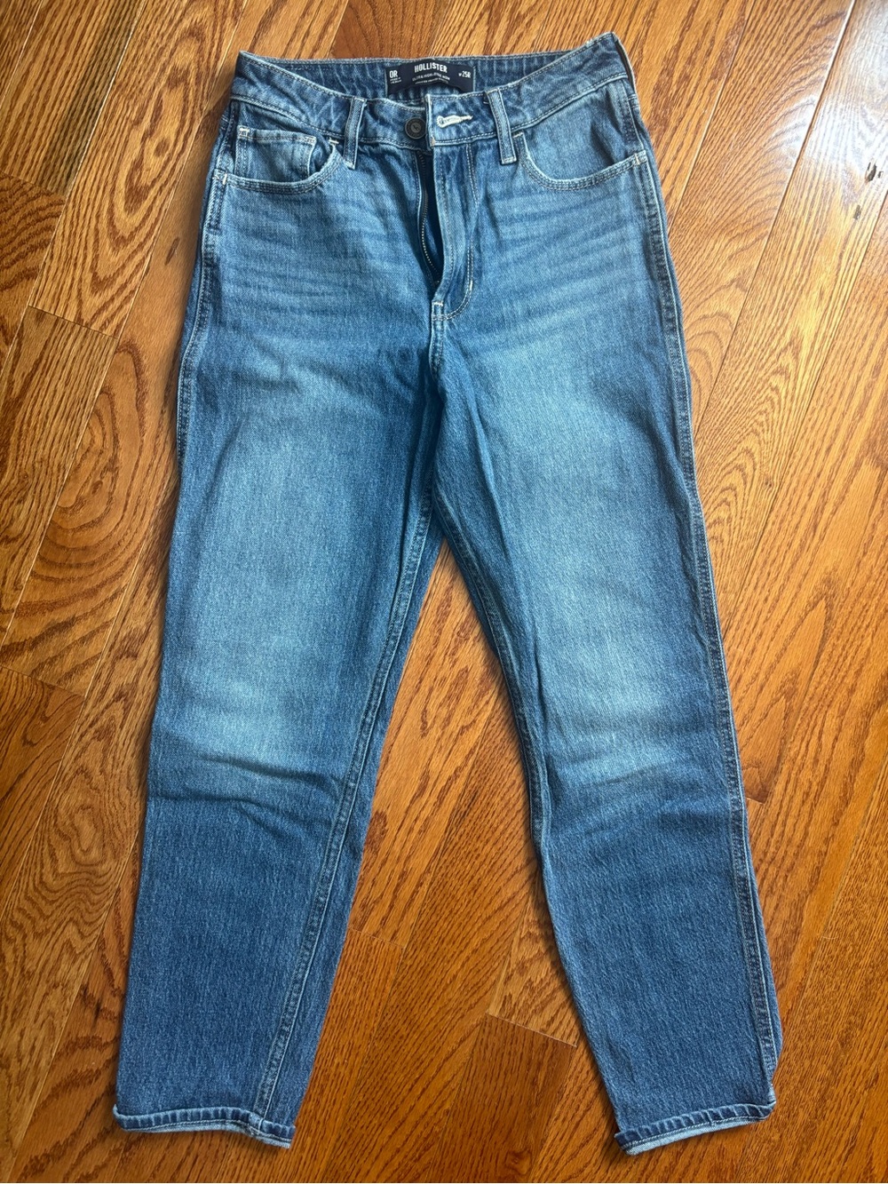 Hollister Ultra High-Rise Mom